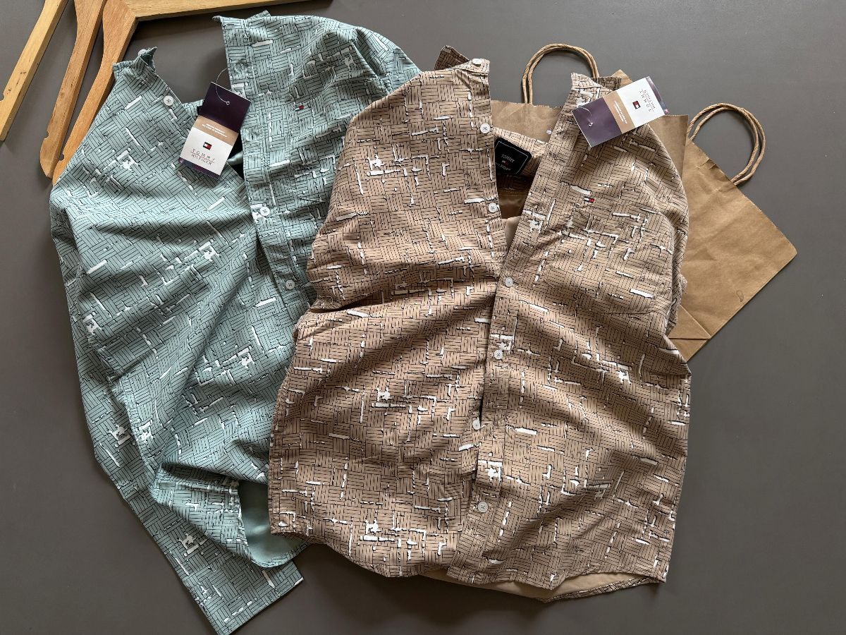 Laffer carban print shirt